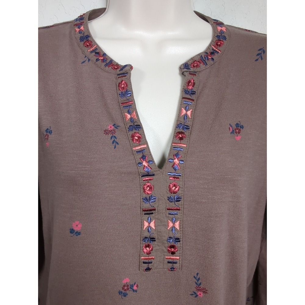 St John's Bay Women's Olive Green Knit Top Embroidered Flowers 3/4 Sleeve Size M - Picture 3 of 5